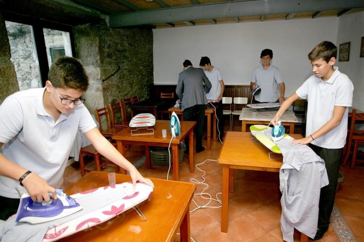 To Make Boys Better At Household Chores, This School Introduced “Home Education” For Boys